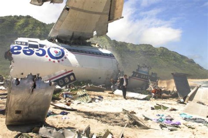 Who staged the oceanic 815 crash?